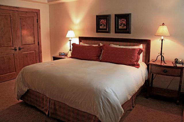 150 vail, mountain lodge.JPG